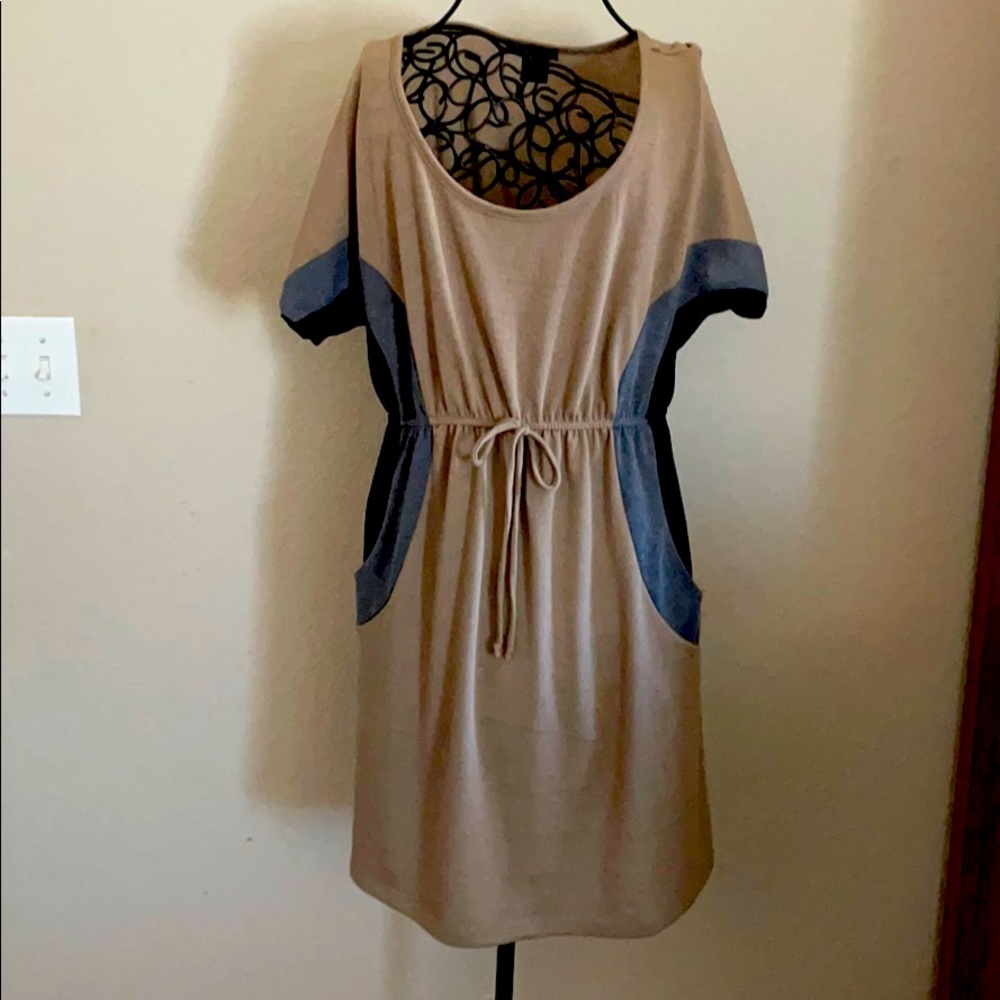 Cute short sleeve dress with pockets